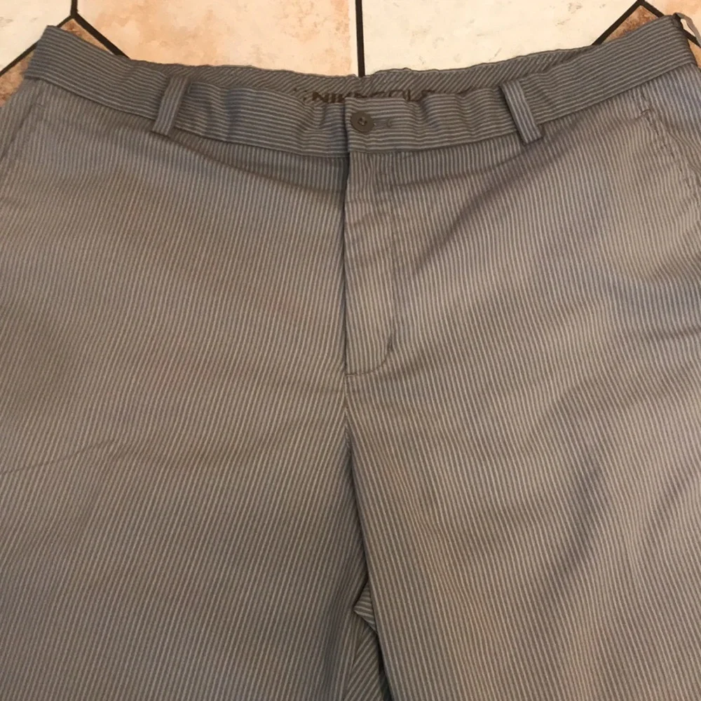 Nike golf shorts size 35 men performance wear‎